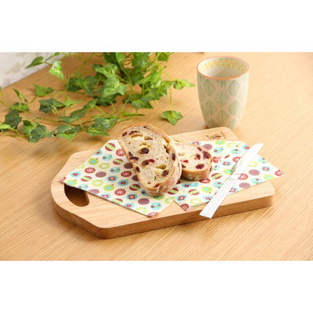 朝食のお皿代わり、トレーにも使える木製のまな板です。